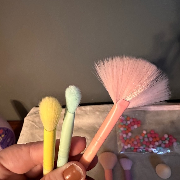 Professional quality 5pc brush set with 6pc makeup brush set - Picture 6 of 8